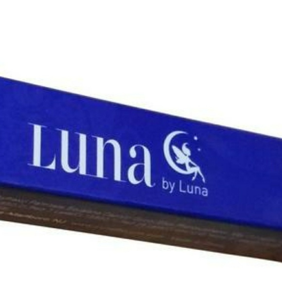NEW Luna by Luna Mineral Lipgloss in Titania - Picture 3 of 6